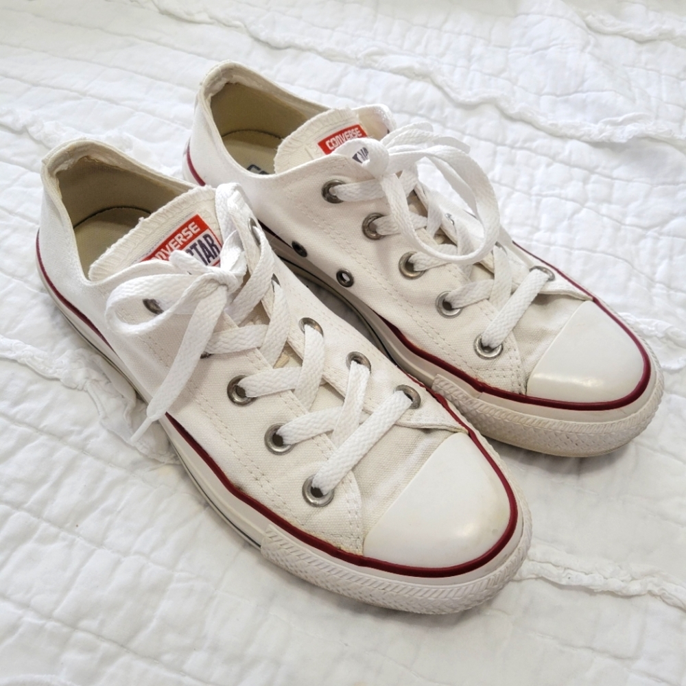 Converse Chucks All Stars Low Top Sneakers White Red Stripe 6 Super Clean EUC